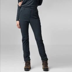 FJÄLLRÄVEN Abisko Winter Stretch Trousers W Damen 40 555 - Dark Navy Short Abisko Winter Stretch Trousers W Damen -Angebote Abenteuer Set Store Abisko Winter Stretch Trousers W 871747ugPXYbAddl3Tg 1280x1280