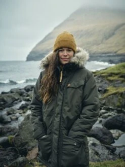 FJÄLLRÄVEN Nuuk Damen Parka 550 - Black M Nuuk Damen Parka -Angebote Abenteuer Set Store Mood FW22 DanielBlom Jackets 4033 EXP 2025 08 01 1280x1280