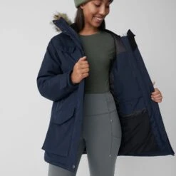 FJÄLLRÄVEN Nuuk Damen Parka 550 - Black M Nuuk Damen Parka -Angebote Abenteuer Set Store Nuuk Parka W 86369 555 J DETAIL FJR 1280x1280