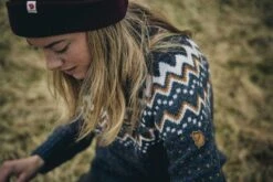 FJÄLLRÄVEN Övik Knit Roller Neck Damen Strick Rollkragen Pullover 113-614 - Chalk White-Patina Green XS Övik Knit Roller Neck Damen Strick Rollkragen Pullover -Angebote Abenteuer Set Store Ovik Knit Roller Neck W3 1280x1280