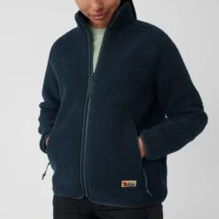FJÄLLRÄVEN Vardag Pile Damen Fleece Jacke 560 - Navy XS Vardag Pile Damen Fleece Jacke 21 FJÄLLRÄVEN Vardag Pile Damen Fleece Jacke 560 - Navy XS Vardag Pile Damen Fleece Jacke -Angebote Abenteuer Set Store Vardag Pile Fleece W 84789 560 F 1280x1280