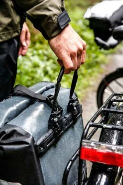 Ortlieb Hinterradtaschen Back-Roller Classic (Paar) Rot-Schwarz, 40l Vol. Hinterradtaschen Back-Roller Classic (Paar) -Angebote Abenteuer Set Store backroller classic sax 7499 1ykrk36lDvOJdW 1280x1280