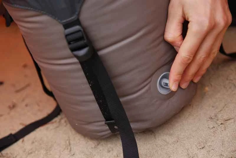 Ortlieb KOMPRESSIONSPACKSACK MIT VENTIL UND GURT Dunkelgrau|7l KOMPRESSIONSPACKSACK MIT VENTIL UND GURT 6 Ortlieb KOMPRESSIONSPACKSACK MIT VENTIL UND GURT Dunkelgrau|7l KOMPRESSIONSPACKSACK MIT VENTIL UND GURT – Bild 4