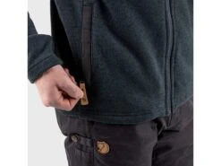 FJÄLLRÄVEN Buck Herren Fleece Jacke 031 - Graphite XS Buck Herren Fleece Jacke -Angebote Abenteuer Set Store fjaellraeven buck fleece m 81328 detail 1280x1280