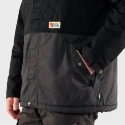 FJÄLLRÄVEN Vardag Lite Padded Herren Jacke, Gefüttert S, Dark Navy, Herren Vardag Lite Padded Herren Jacke, Gefüttert -Angebote Abenteuer Set Store fjaellraeven vardag lite padded jacket m 84128 detail 1280x1280