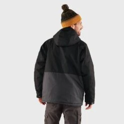 FJÄLLRÄVEN Vardag Lite Padded Herren Jacke, Gefüttert S, Dark Navy, Herren Vardag Lite Padded Herren Jacke, Gefüttert -Angebote Abenteuer Set Store fjaellraeven vardag lite padded jacket m 84128 model2 1280x1280