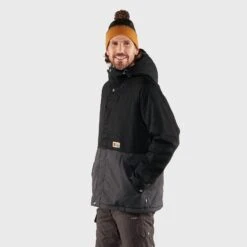 FJÄLLRÄVEN Vardag Lite Padded Herren Jacke, Gefüttert S, Dark Navy, Herren Vardag Lite Padded Herren Jacke, Gefüttert -Angebote Abenteuer Set Store fjaellraeven vardag lite padded jacket m 84128 model3 1280x1280