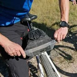 Ortlieb SEATPOST-BAG Black-Slate|1,5l SEATPOST-BAG 15 Ortlieb SEATPOST-BAG Black-Slate|1,5l SEATPOST-BAG -Angebote Abenteuer Set Store seatpostbag detail236662TAZnLfdw 1280x1280